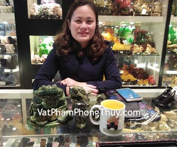 Chị Chinh - khách hàng mua thiềm thừ lam ngọc lớn và tỳ hưu lam ngọc lớn