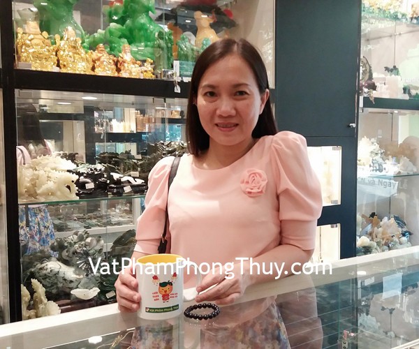 Chị Hiền - khách hàng mua tỳ hưu hắc ngà S6715 và vòng tay thạch anh tím đậm S6651