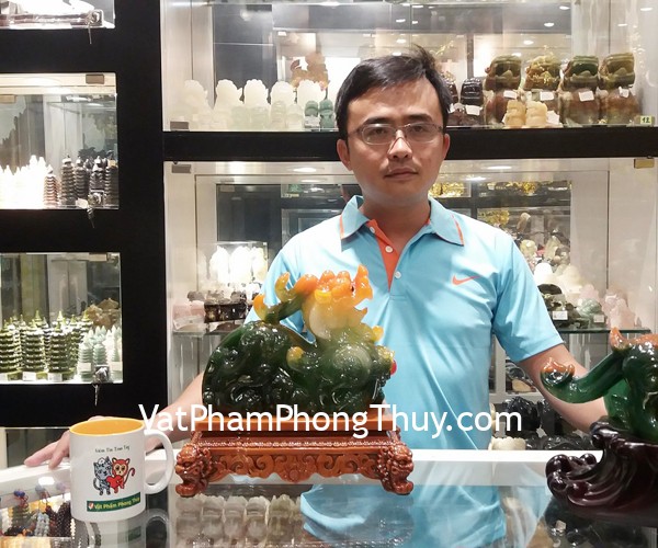 Anh Trương - khách hàng mua cặp tỳ hưu xanh trên đế gỗ C052A