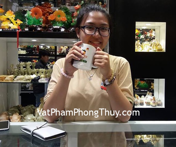 Chị Thư - khách hàng mua chuỗi  thạch anh tóc đồng A+ S6662-8463 và chuỗi thạch anh tóc vàng A+ S6665-9090