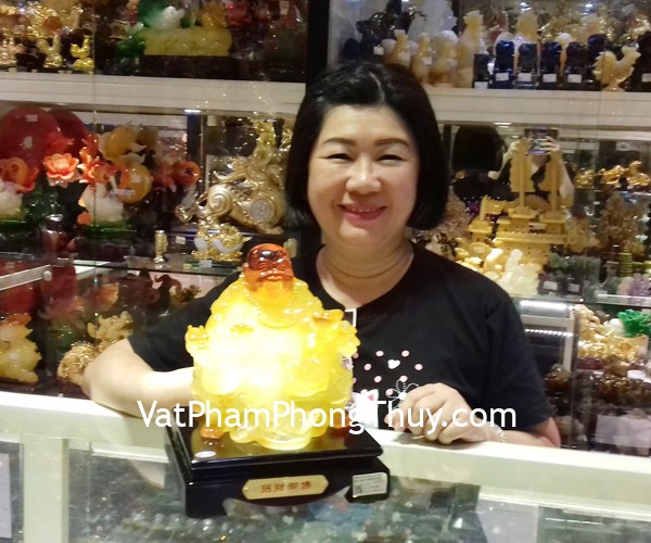 Chị Trúc - khách hàng mua Phật Di Lặc vàng C135A