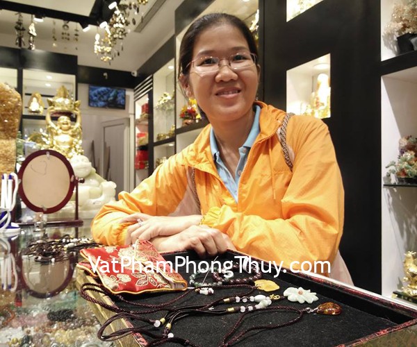 Chị Nguyệt - khách hàng mua chuỗi trang sức đeo tay S6691, S6455, S6666-1083 và  S6671