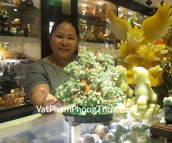 Chị Hiền - khách hàng mua cây tài lộc đá ngọc đông linh KC040