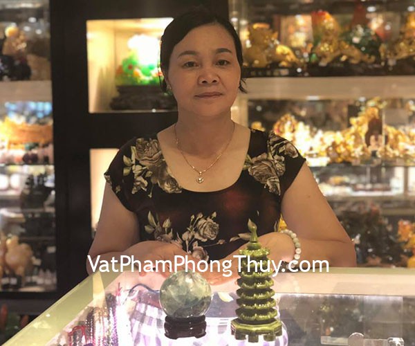 Cô Tú - khách hàng mua quả cầu dạ quang xanh GM144-S5-1629 và tháp văn  xương GM059