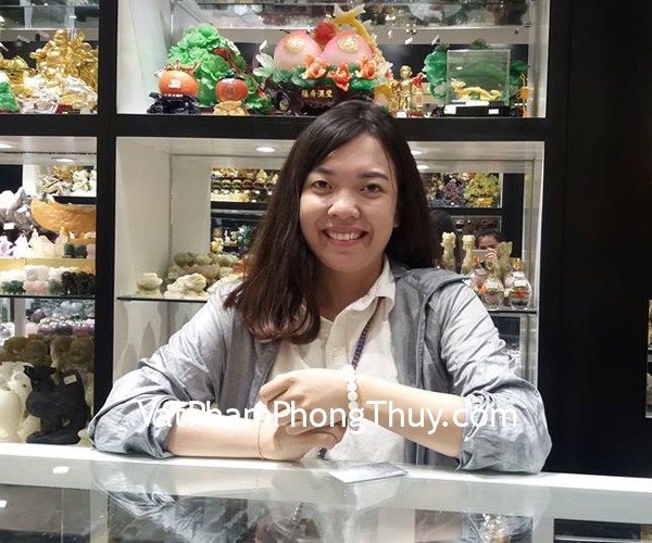 Chị Trang - khách hàng mua chuỗi thạch anh ưu linh trắng S6649-2679 và mặt hồ ly thạch anh trắng S6344