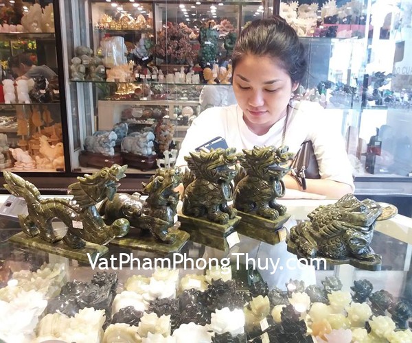 Chị Nghĩa - Khách hàng mua Tỳ hưu đá lam ngọc M008, Thiềm thừ lam ngọc trung GM023, Kỳ lân lam ngọc trên đế GM082 và Rồng lam ngọc M098