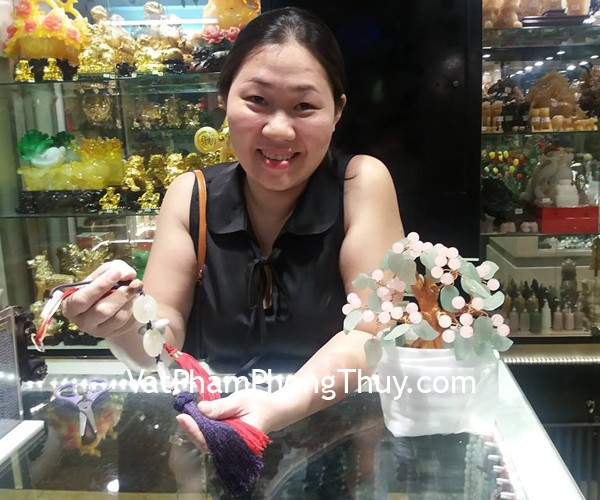 Chị Ánh - Khách hàng mua Cây sung thạch anh hồng, đế nén vàng KC053 và Ngọc bội treo xe 3 Đồng bình an Ngọc tủy S6137