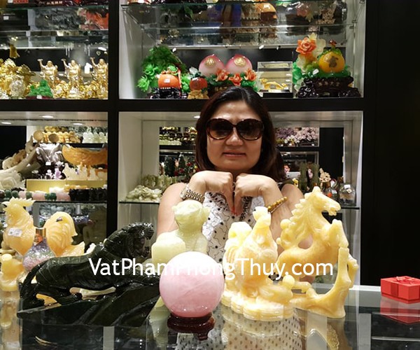 Chị Mỹ - khách hàng mua vòng tay đá quý phong thủy S6780, S6751, S6747, quả cầu thạch anh hồng M181-6257, tượng khỉ đá cẩm thạch K888M, và mã thượng phong hầu AHM126