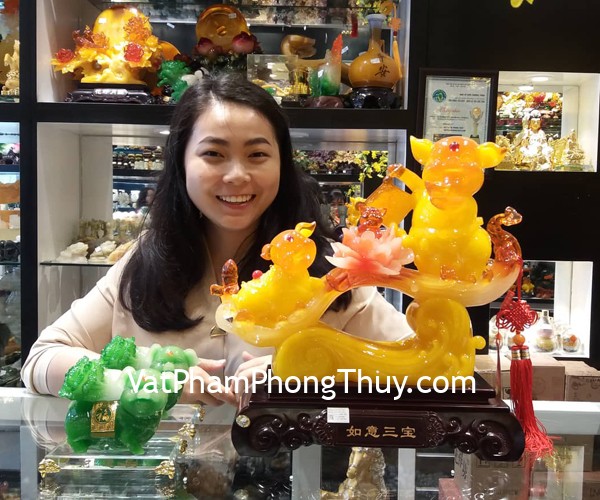 Chị Yến - khách hàng mua tượng heo bột đá màu cao cấp LN012, LN015, LN022
