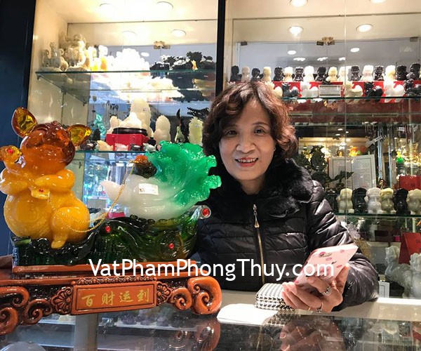 Cô Hương -Khách hàng mua Thần heo giữ tiền kéo bắp cải LN006