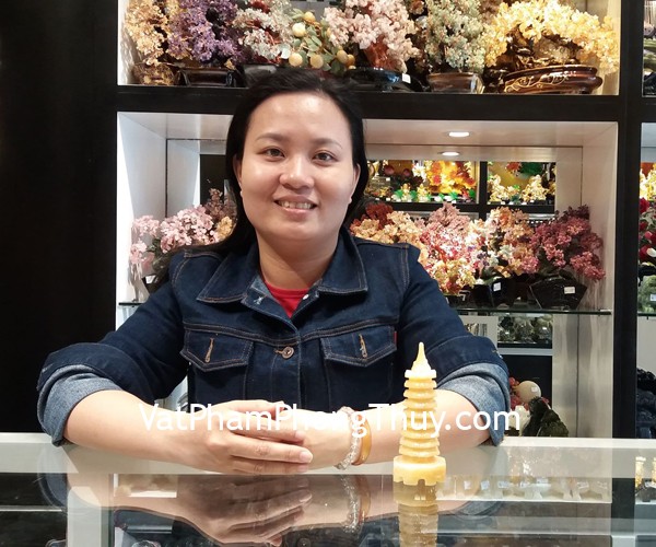 Chị Dương - khách hàng mua chuỗi thạch anh tóc bạch kim S6752-1927 và tháp văn xương hoàng long 9 tầng GM060