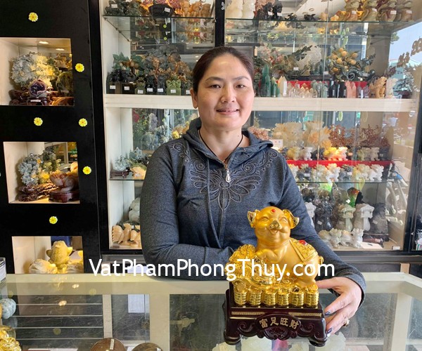 Chị Phước - khách hàng mua Heo vàng Phú Túc Vượng Tài  LN031
