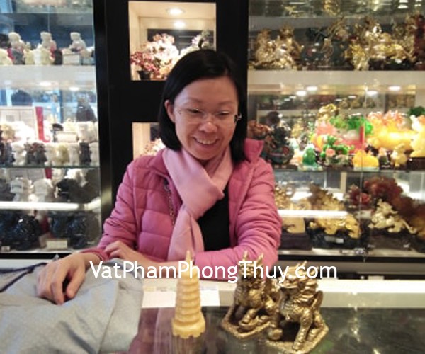 Chị Hiền - khách hàng mua tượng kỳ lân đồng D220 và tháp văn xương Hoàng long GM060