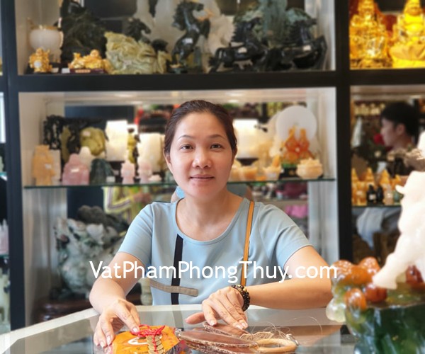 Chị Oanh - khách mua hàng Chuông gió mã não đỏ H093, Bột tẩy uế BTU và xâu tiền ngũ đế CC1136