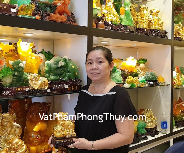 Chị Thúy - khách hàng mua tượng heo vàng LN037