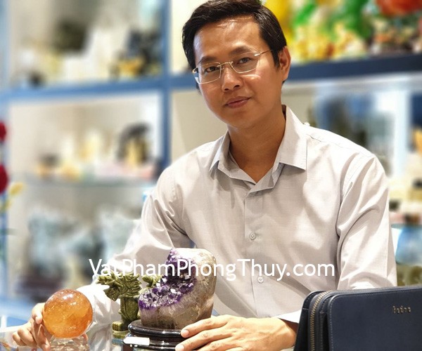 Anh Chánh - khách hàng mua hang thạch anh tím Braxin HTA13-S1-16954, Long quy lam ngọc GM180 và quả cầu thạch anh vàng M191-S3-2036