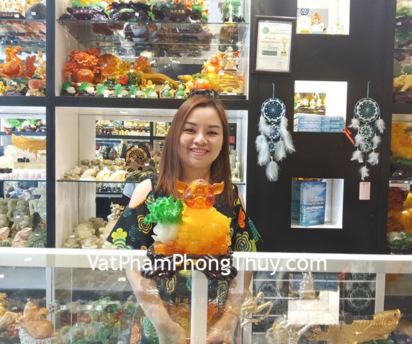 Chị Phương - khách hàng mua tượng heo cam ôm bắp cải LN009