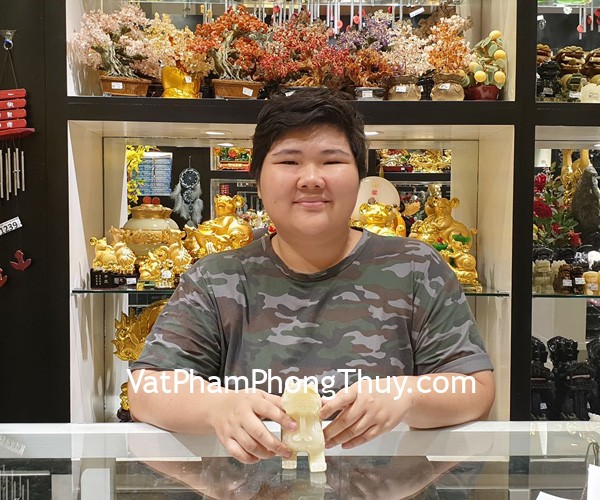 Chị Mai Oanh - khách hàng mua tỳ hưu bắc kinh xanh trung BKX-M