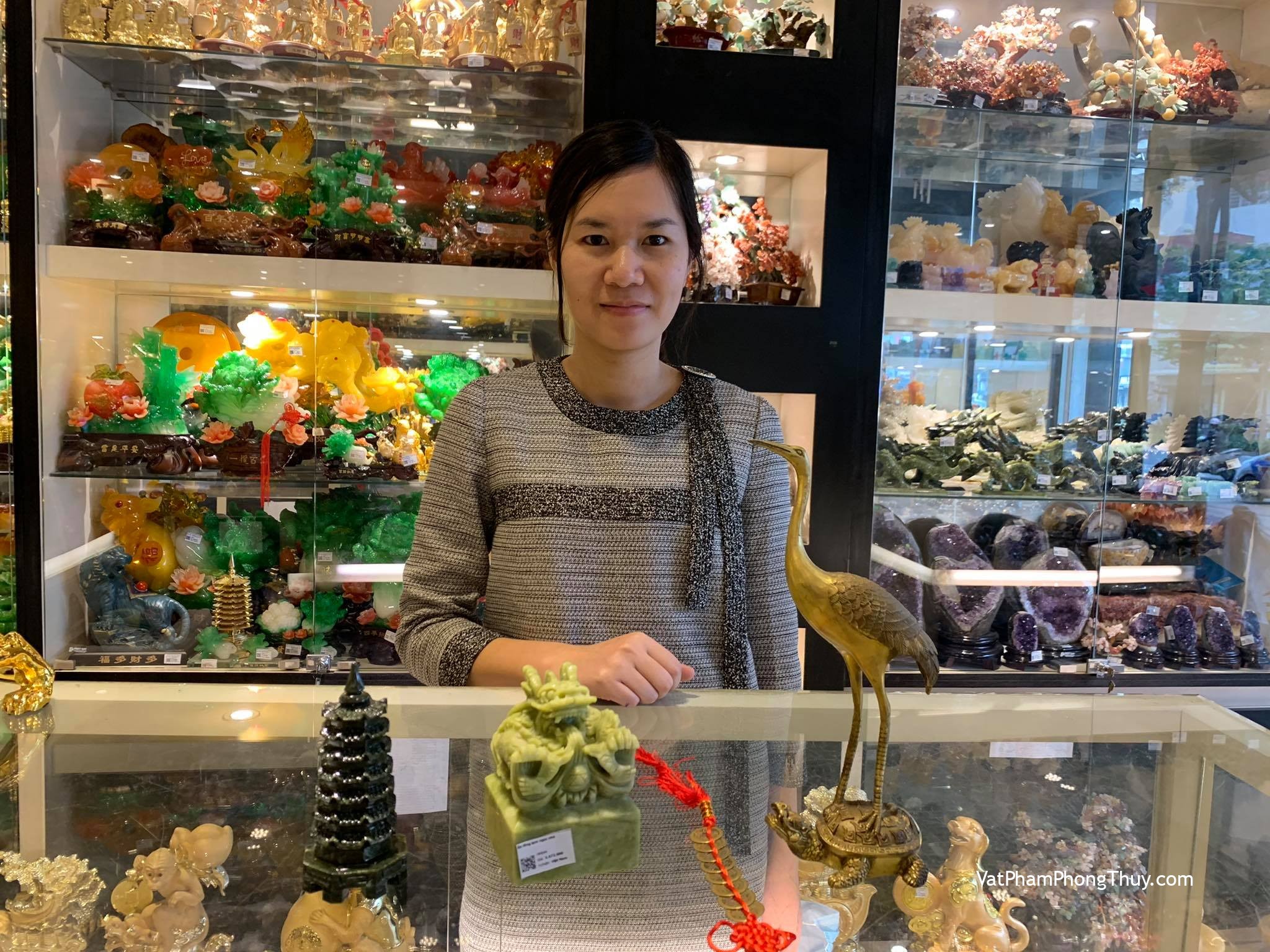 Chị Thoa - Khách hàng mua Tiên hạc trên lưng thần long quy D285,Ấn rồng Lam Ngọc HM044  và Tháp văn xương lam ngọc 7 tầng GM059.